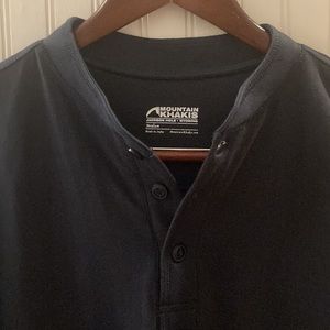 NWT Men’s Mountain Khakis soft henley shirt. Sz. M